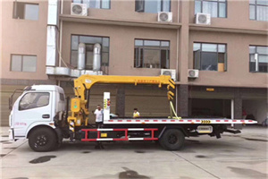 江宁路附近汽车轮胎更换
